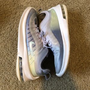 Nike Air Max Axis